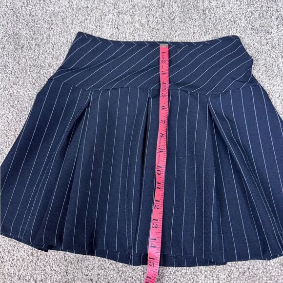 💚SALE💚 Vintage Y2K Black Pinstripe Mini Skirt - Picture 5 of 7